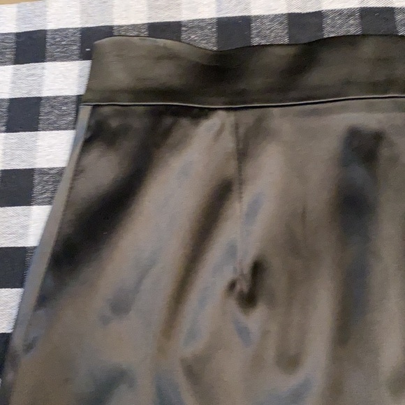ST.JOHN GRIFFITH & GRAY BLACK SATIN  SKIRT SIZE 4 - Picture 4 of 13